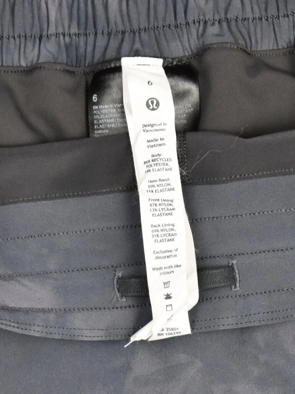 Lululemon Hotty Hot High-Rise Skirt in Diamond Dye Pitch Grey - 6